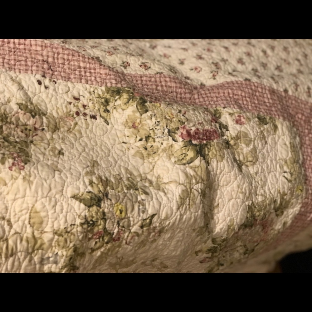Quaint Quilted Bedding 🥀💐🏵🌹🏵